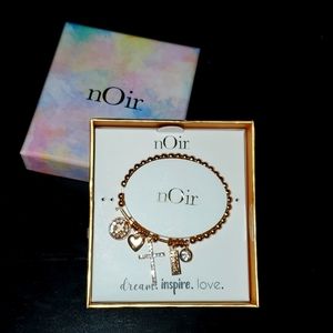 Noir stretchy bracelet with charms